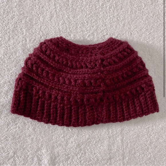 5/$25 Handmade Burgundy Knit Toque Beanie Winter Had With Bun/Ponytail Hole - Picture 2 of 7